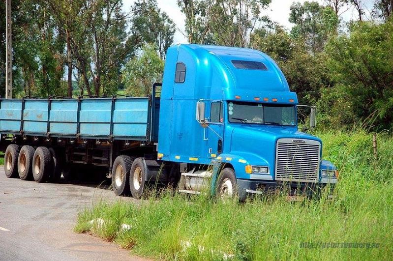 Zimbabwe trucks (2).JPG - Many old US trucks